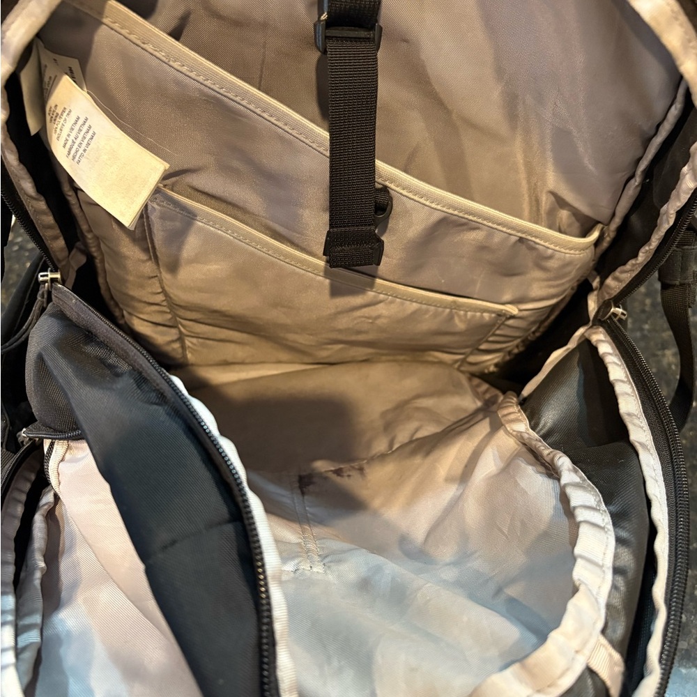 Patagonia Refugio 28L Black Men's Backpack - Picture 10 of 11